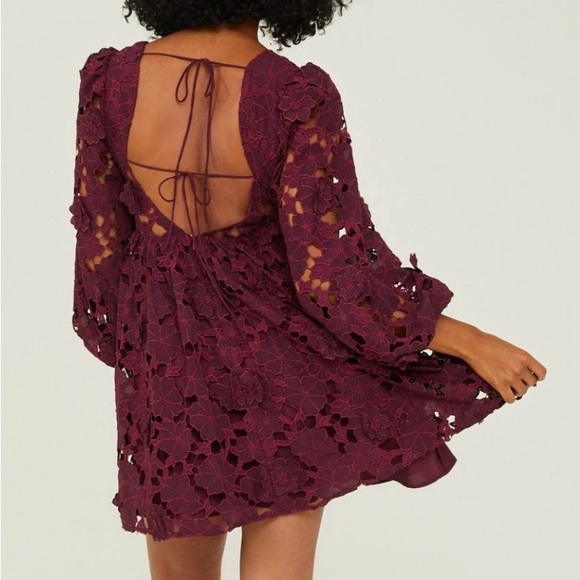 Altar'd State Greer floral crochet dress in a mini length and burgundy color, M - Picture 2 of 9